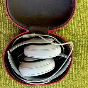 BEATS WIRELESS STUDIO 3 HEADPHONES